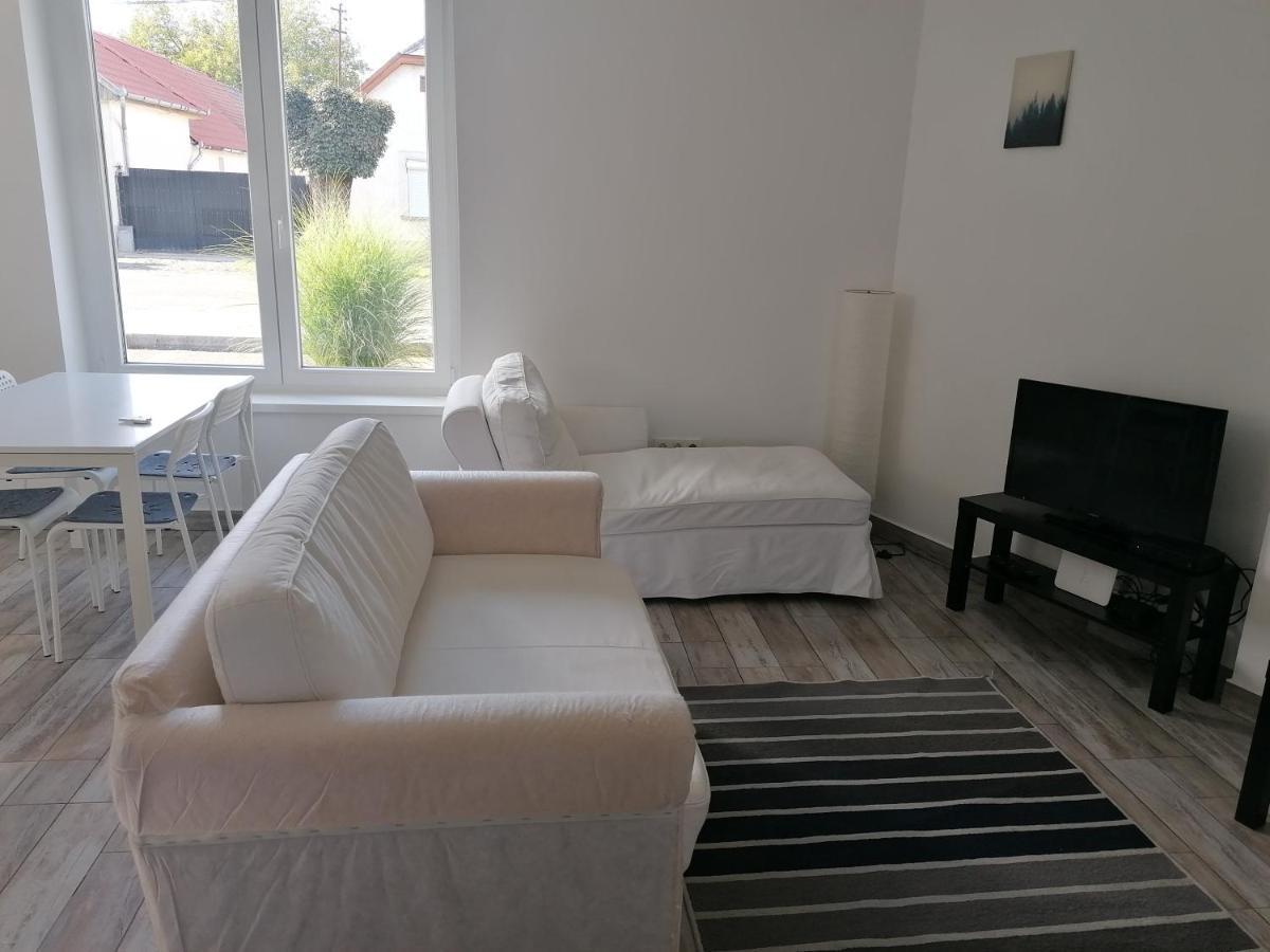 Cuki Apartmanok ดอมโบวาร์ ภายนอก รูปภาพ